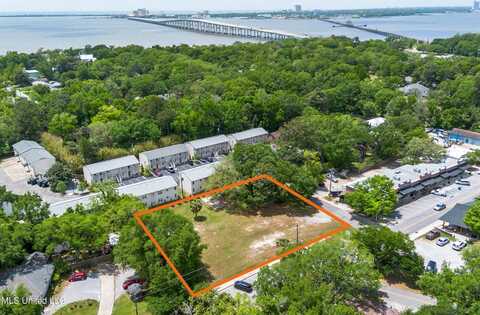 516 Porter Avenue, Ocean Springs, MS 39564