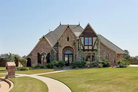 1504 Redwood Circle, Moore, OK 73160