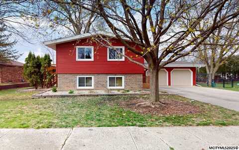 1044 14th SE, MASON CITY, IA 50401