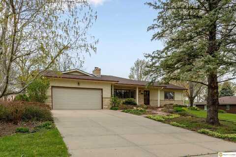 1610 Pine Road, Omaha, NE 68144