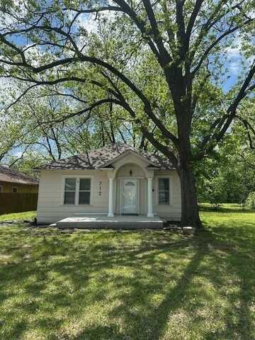 712 E Main Street, Whitesboro, TX 76273