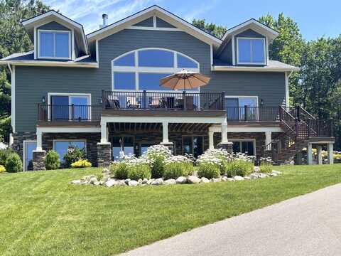 1267 Pinetree Trail, Harbor Springs, MI 49740