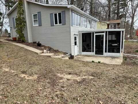 4605 Hunters Trail, Six Lakes, MI 48886