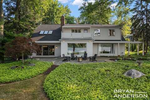 3150 Manhattan Lane SE, East Grand Rapids, MI 49506