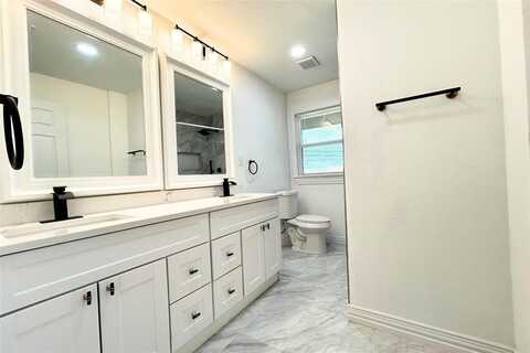 2830 W Crawford Street, Denison, TX 75020