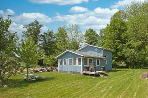 126 Diamond Isle, Cassopolis, MI 49031