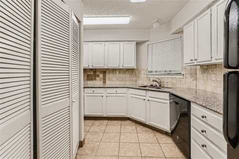 16301 Ledgemont Lane, Addison, TX 75001