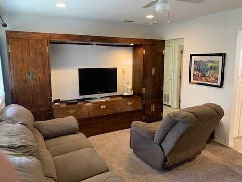 805 Rodeo Center Boulevard, Mesquite, TX 75149