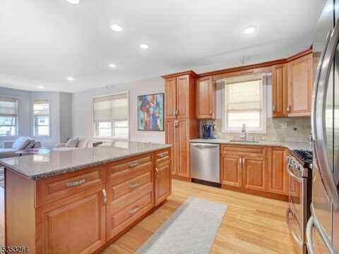517 19th St, Union City, NJ 07087