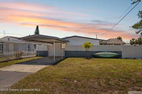 6816 Sanderling Lane, Hudson, FL 34667