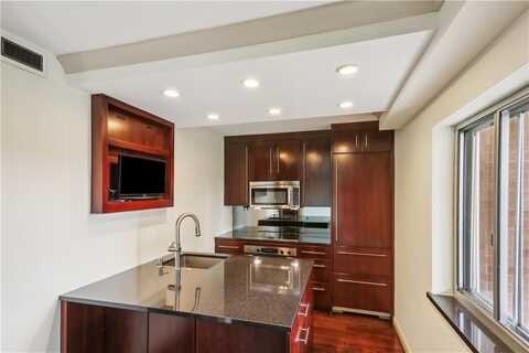 310 W 49th Street, Kansas City, MO 64112