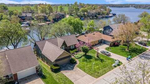 484 N Winnebago Drive, Lake Winnebago, MO 64034