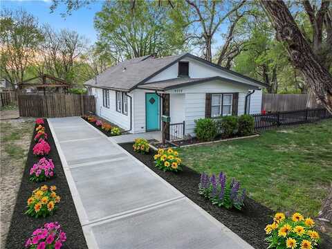 8008 Harris Avenue, Kansas City, MO 64138