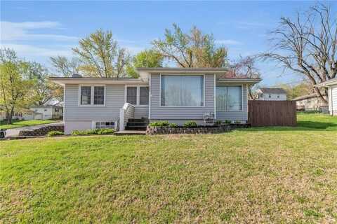 705 E BRASFIELD Street, Smithville, MO 64089