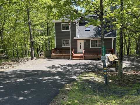 2001 Scarborough Way, Bushkill, PA 18324