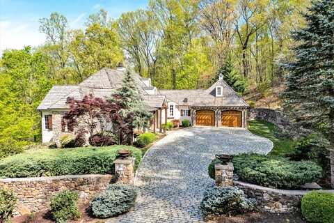 2555 Woodcliff RD, Roanoke, VA 24014