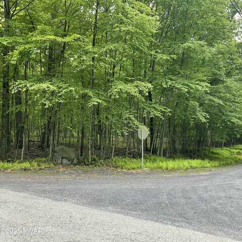 147 Ledgeway Dr Drive, Dingmans Ferry, PA 18328