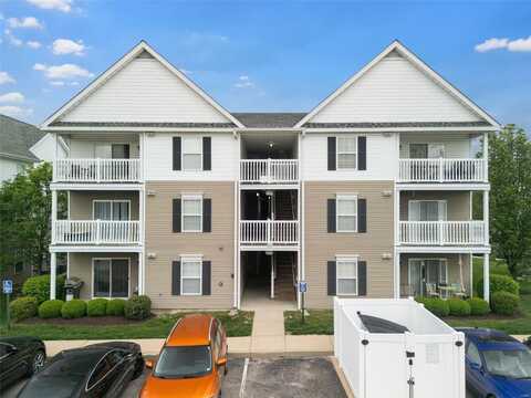 9751 Newham Drive, Saint Louis, MO 63123