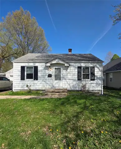 1218 Madison Avenue, Edwardsville, IL 62025