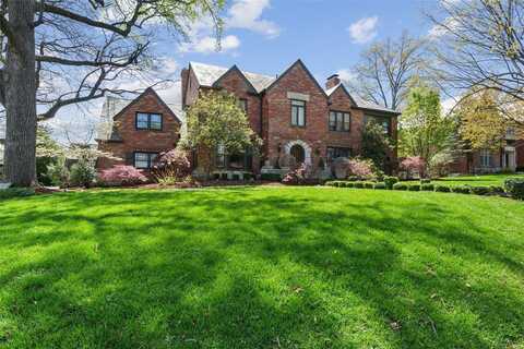 77 Lake Forest Drive, Saint Louis, MO 63117