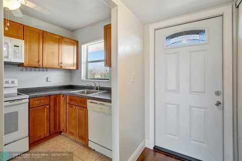8225 Sunrise Lakes Blvd, Sunrise, FL 33322