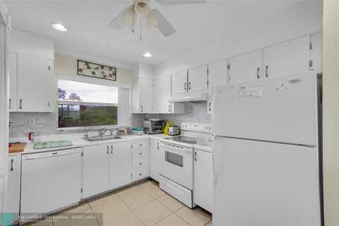9020 Sunrise Lakes Blvd, Sunrise, FL 33322