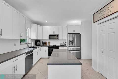 12656 NW 6th Ct, Coral Springs, FL 33071