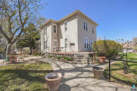 1035 N Spring Ave, Sioux Falls, SD 57104