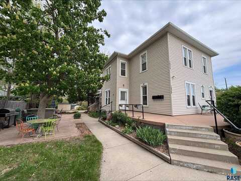 1035 N Spring Ave, Sioux Falls, SD 57104