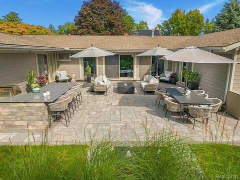 80 MAYWOOD Avenue, Bloomfield Hills, MI 48304