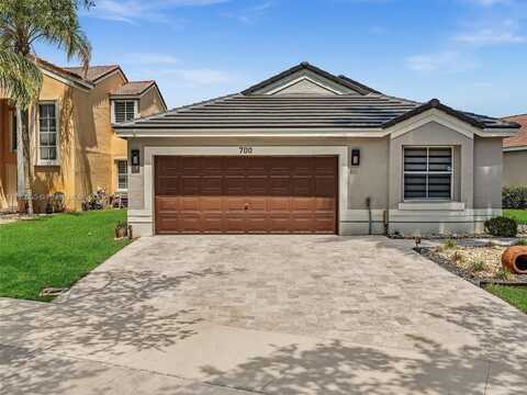 700 Sand Creek Cir, Weston, FL 33327