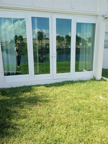 8130 Sunrise Lakes Blvd, Sunrise, FL 33322