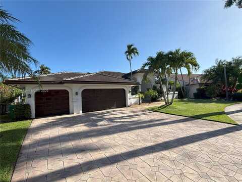 320 Windmill Palm Ave, Plantation, FL 33324