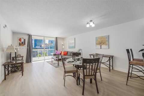 1200 Brickell Bay Dr, Miami, FL 33131