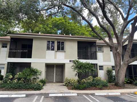 301 Gardens Dr, Pompano Beach, FL 33069