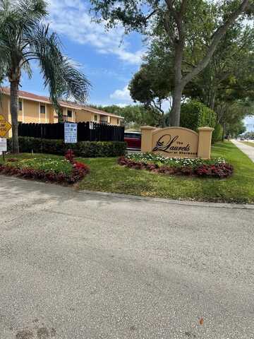6063 10th Avenue N, Greenacres, FL 33463