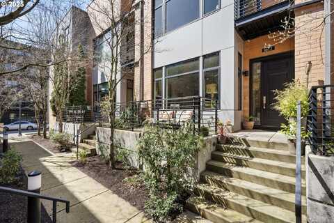 1672 NW RIVERSCAPE ST, Portland, OR 97209