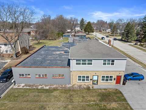 530 S Franklin St, Oconomowoc, WI 53066
