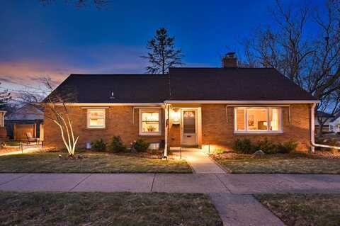 8104 W Lorraine Pl, Milwaukee, WI 53222