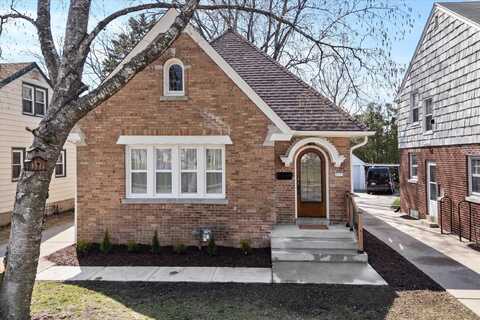 2915 N 72nd St, Milwaukee, WI 53210