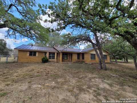 825 County Road 320, Floresville, TX 78114