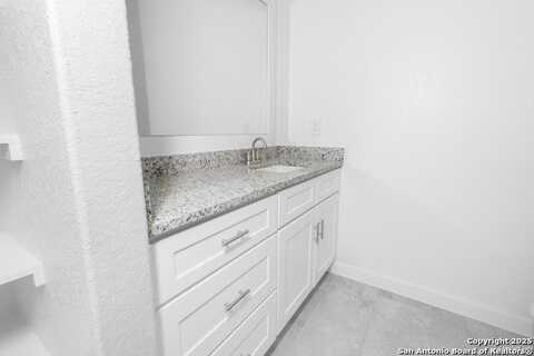 804 peach, Jourdanton, TX 78026