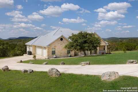 464 Mustang Pass, Bandera, TX 78003