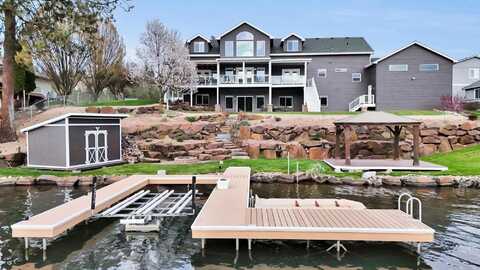 6625 N Long Lake Dr, Nine Mile Falls, WA 99026
