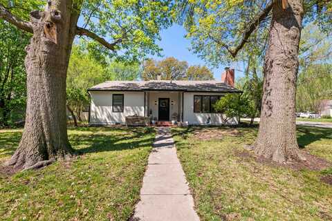 201 S Parkwood Ln, Wichita, KS 67218