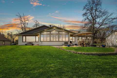 3500 Leonard Point Lane, Oshkosh, WI 54904