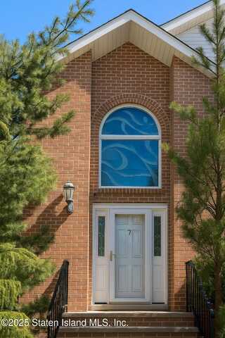 7 Parker Street, Staten Island, NY 10307