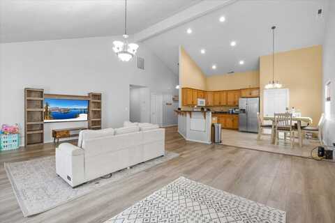 1049 Worchester Drive, Medford, OR 97501