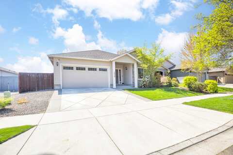 1829 Windward Drive, Medford, OR 97501