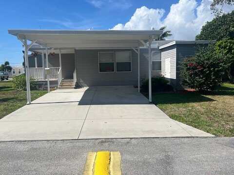 9 Steamboat Dr, Micco, FL 32976